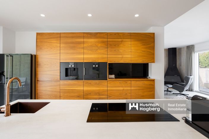 Image No.30-4 Bed Townhouse for sale