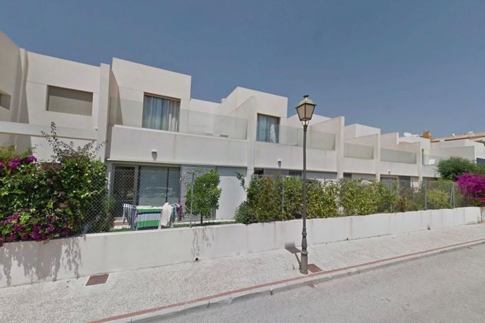 Image No.1-3 Bed Townhouse for sale