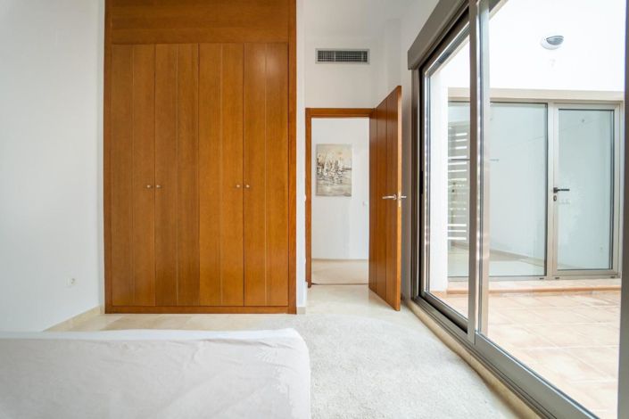 Image No.10-3 Bed Townhouse for sale