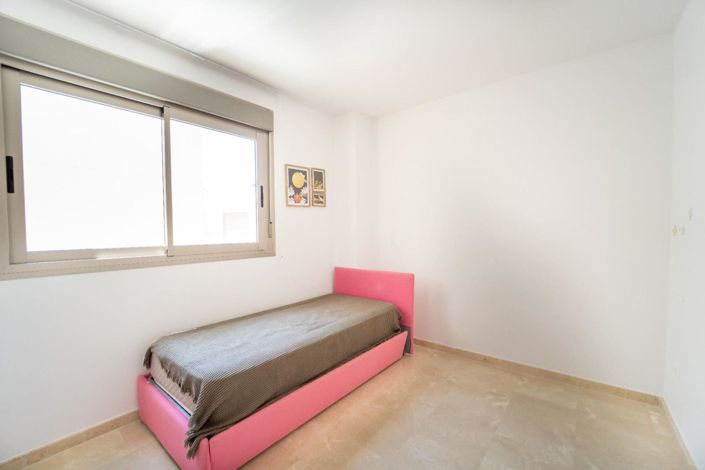 Image No.15-3 Bed Townhouse for sale