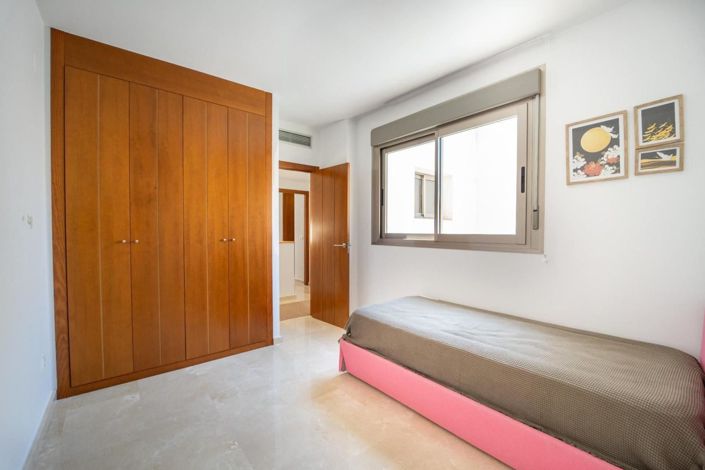 Image No.16-3 Bed Townhouse for sale