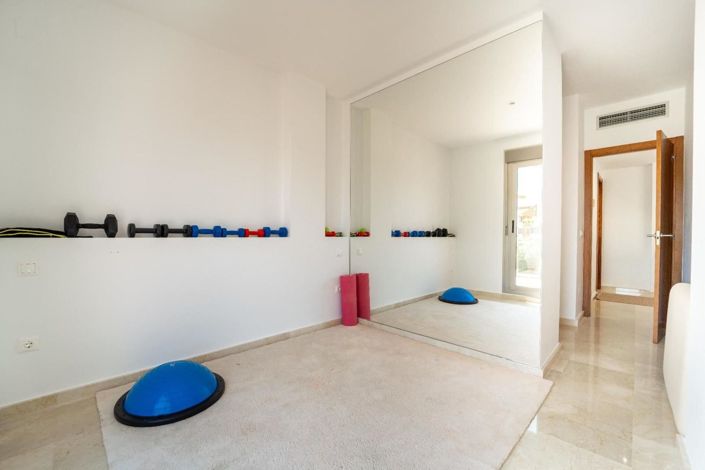 Image No.18-3 Bed Townhouse for sale