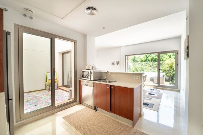 Image No.19-3 Bed Townhouse for sale