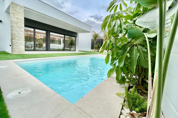 Image No.2-3 Bed Villa for sale