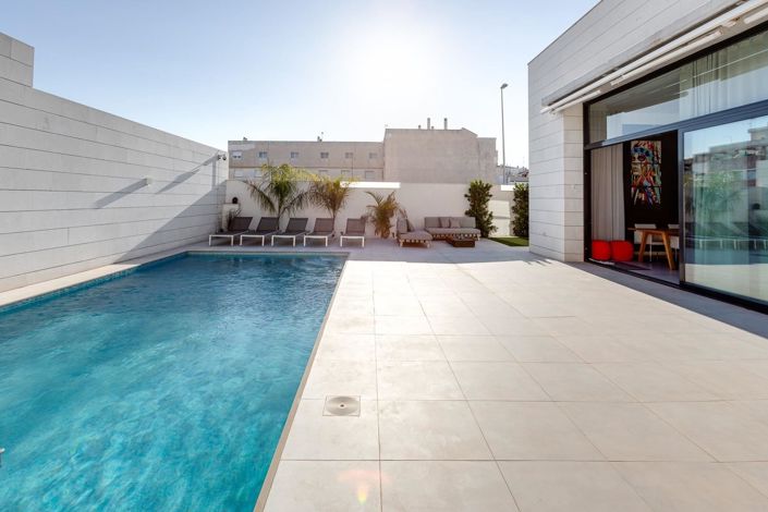 Image No.7-3 Bed Villa for sale