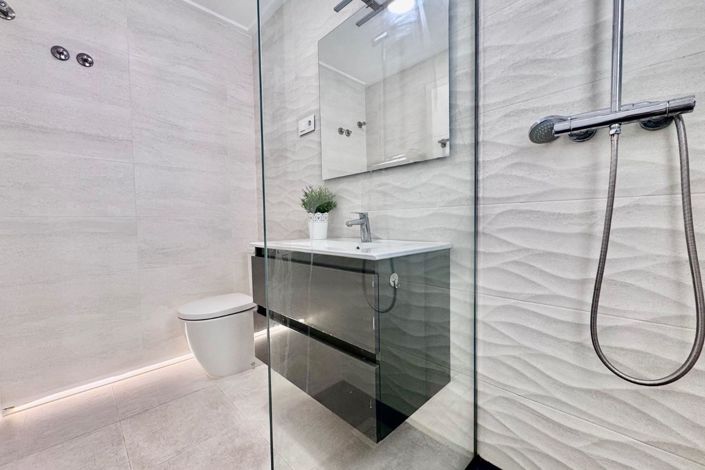 Image No.12-3 Bed Townhouse for sale