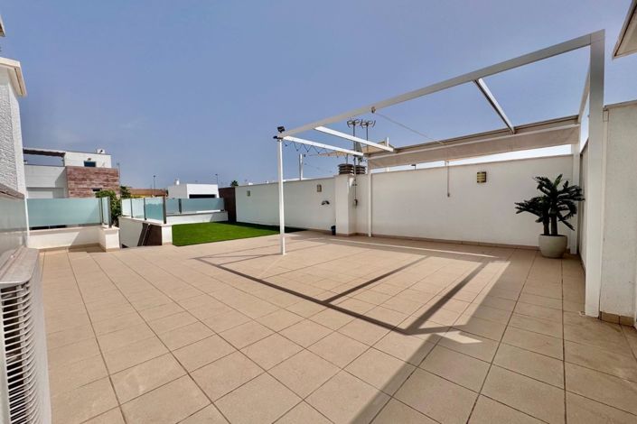 Image No.6-3 Bed Townhouse for sale