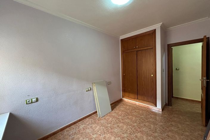 Image No.10-3 Bed Townhouse for sale