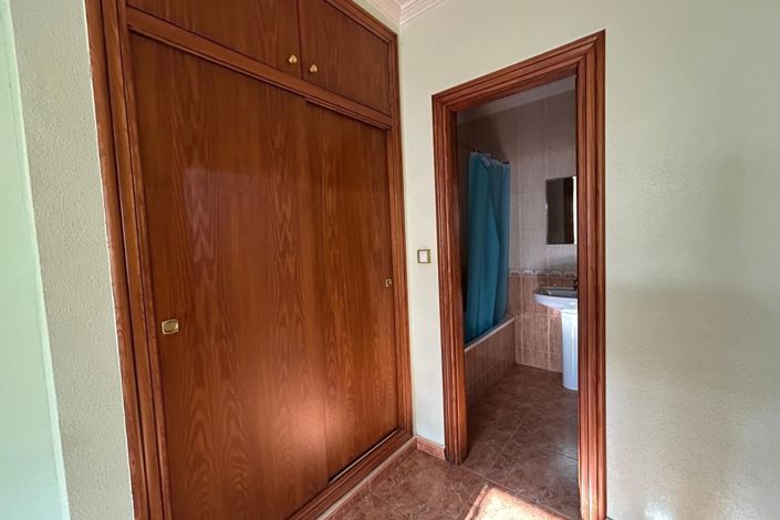 Image No.14-3 Bed Townhouse for sale