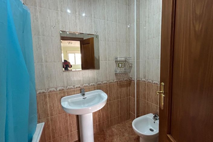 Image No.15-3 Bed Townhouse for sale