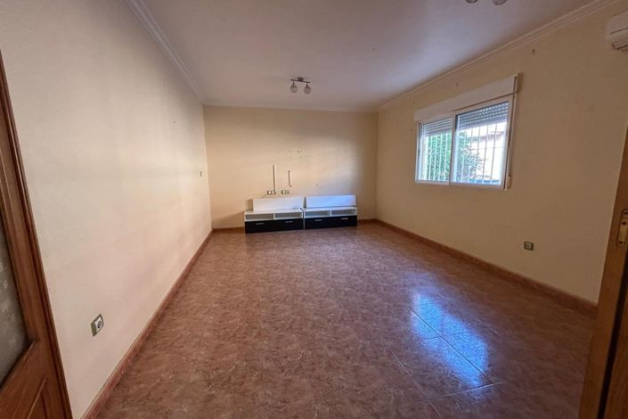 Image No.22-3 Bed Townhouse for sale