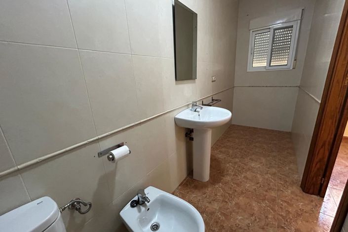 Image No.26-3 Bed Townhouse for sale