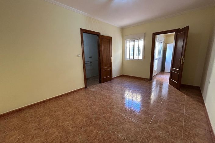 Image No.27-3 Bed Townhouse for sale