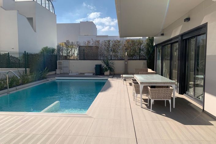 Image No.4-4 Bed Villa for sale