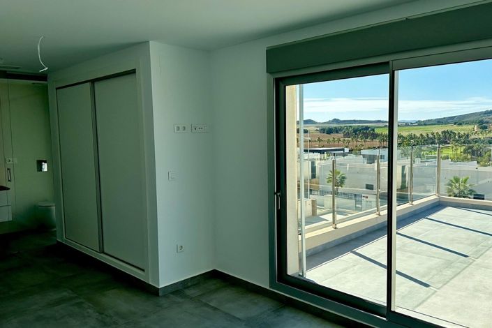 Image No.19-4 Bed Villa for sale