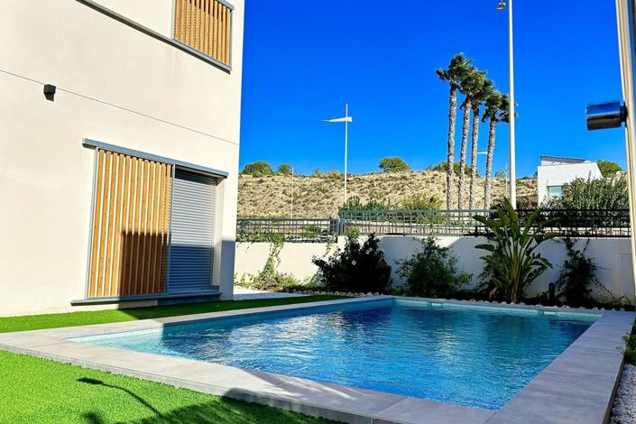 Image No.3-4 Bed Villa for sale