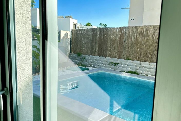 Image No.32-4 Bed Villa for sale