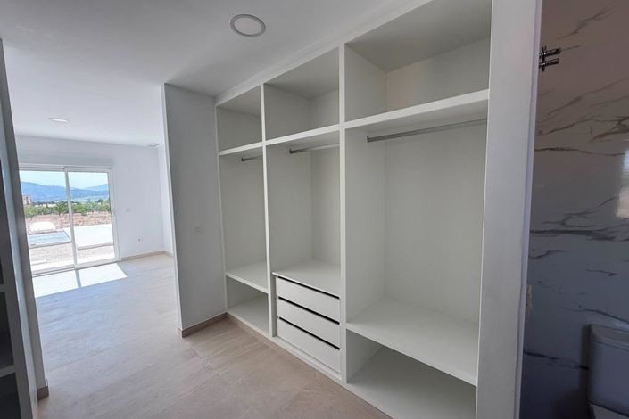 Image No.8-3 Bed Villa for sale