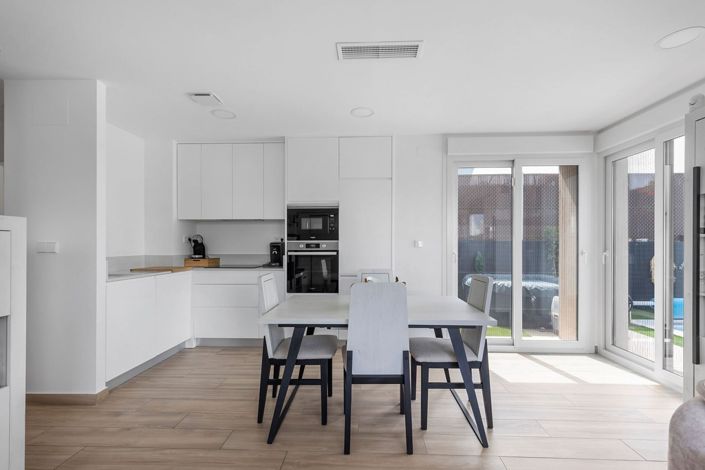 Image No.16-2 Bed Townhouse for sale