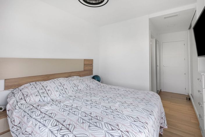 Image No.20-2 Bed Townhouse for sale