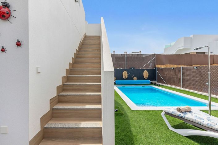 Image No.25-2 Bed Townhouse for sale