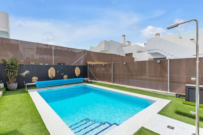 Image No.30-2 Bed Townhouse for sale