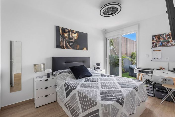 Image No.32-2 Bed Townhouse for sale