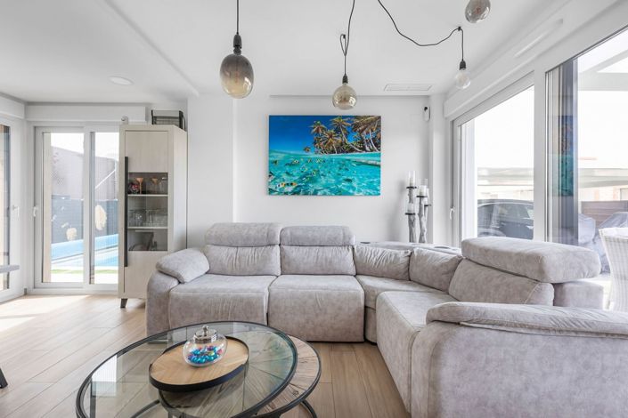 Image No.37-2 Bed Townhouse for sale