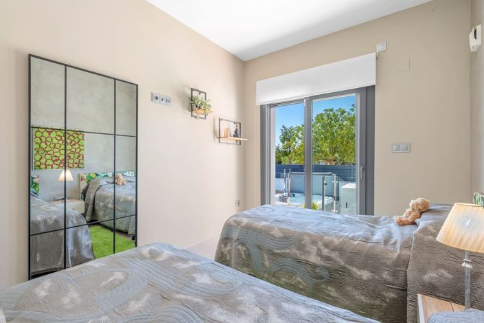 Image No.14-3 Bed Townhouse for sale