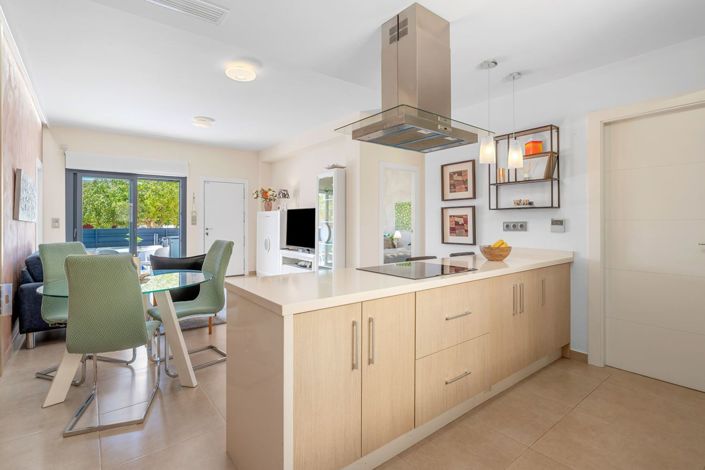 Image No.19-3 Bed Townhouse for sale