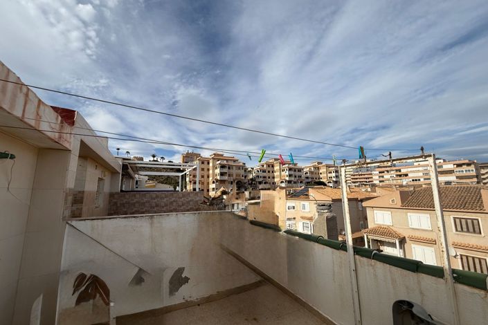 Image No.21-2 Bed Townhouse for sale