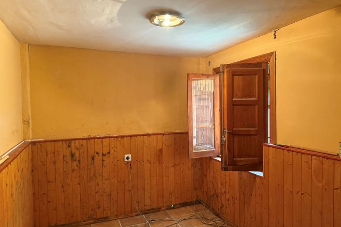 Image No.25-2 Bed Townhouse for sale