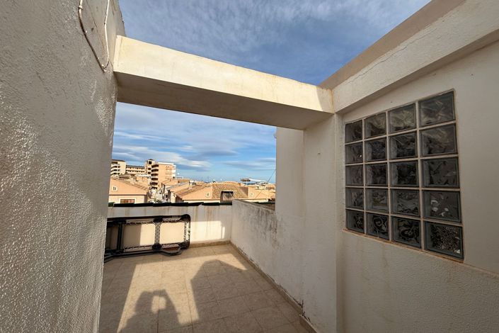 Image No.30-2 Bed Townhouse for sale