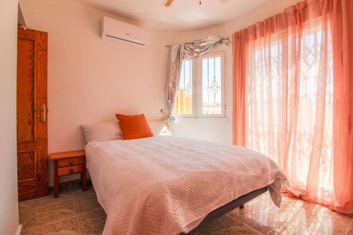 Image No.16-2 Bed Townhouse for sale