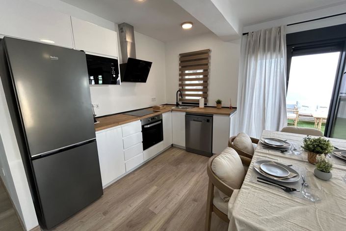 Image No.12-4 Bed Townhouse for sale