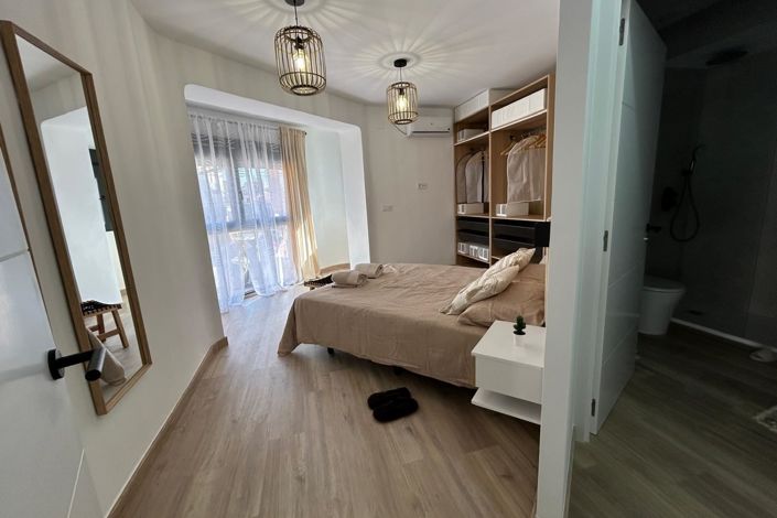 Image No.13-4 Bed Townhouse for sale