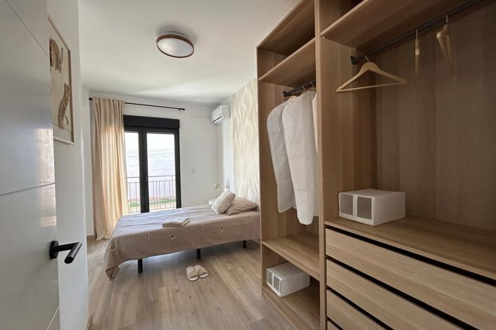 Image No.20-4 Bed Townhouse for sale