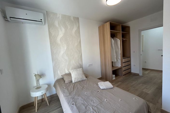 Image No.23-4 Bed Townhouse for sale