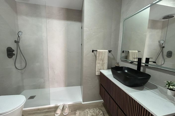 Image No.24-4 Bed Townhouse for sale