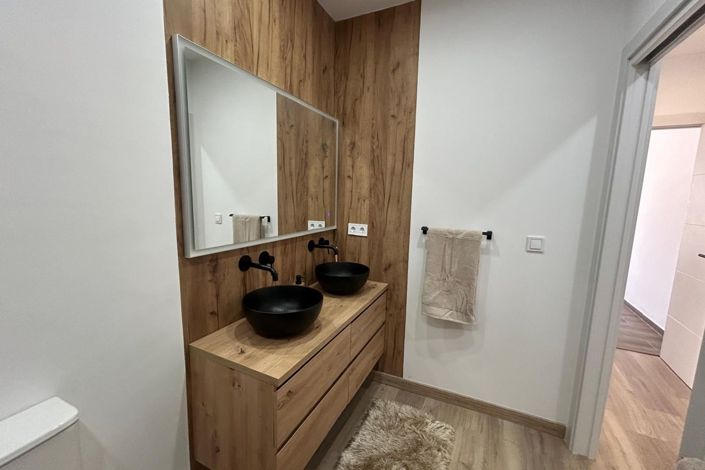 Image No.27-4 Bed Townhouse for sale