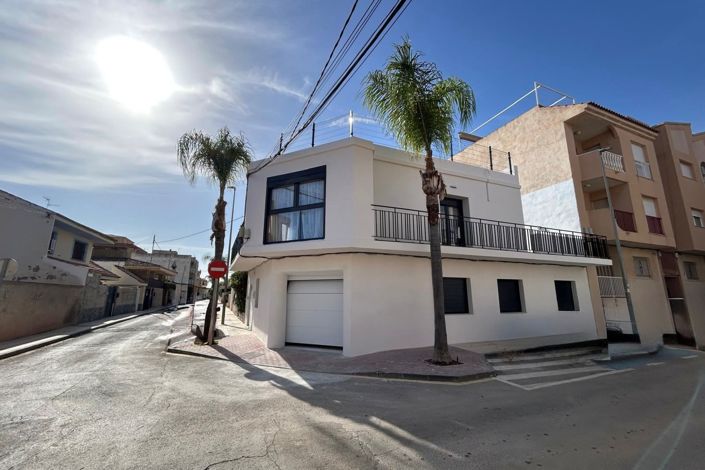 Image No.3-4 Bed Townhouse for sale