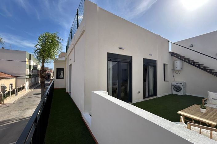 Image No.4-4 Bed Townhouse for sale