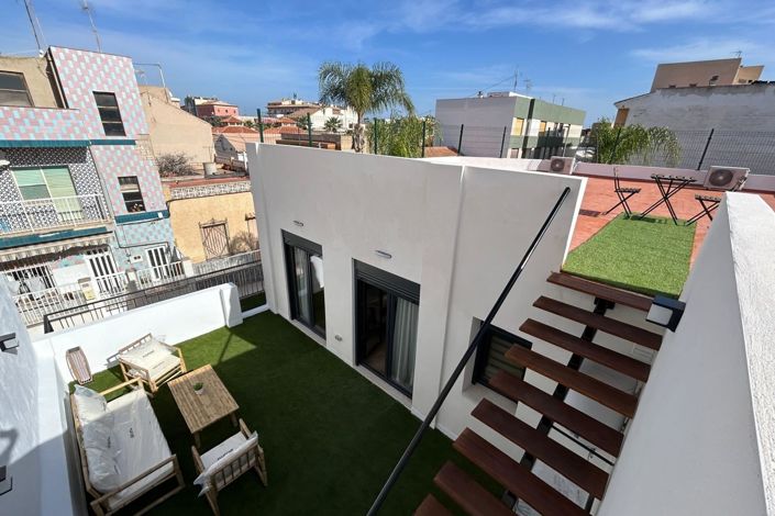 Image No.6-4 Bed Townhouse for sale