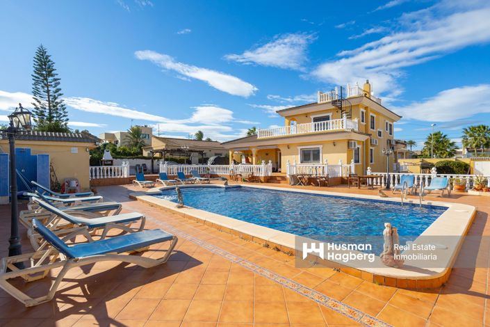 Image No.2-6 Bed Villa for sale