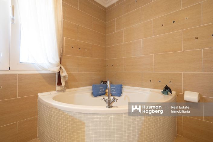 Image No.28-6 Bed Villa for sale