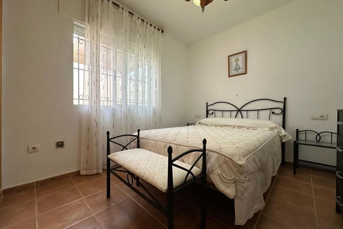 Image No.12-4 Bed Townhouse for sale