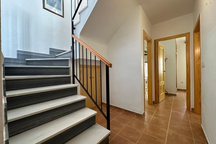 Image No.24-4 Bed Townhouse for sale