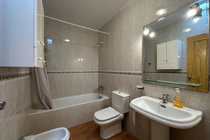 Image No.25-4 Bed Townhouse for sale