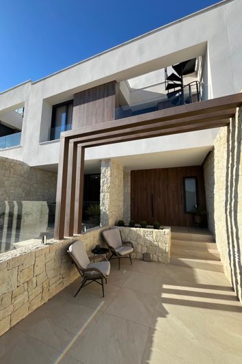 Image No.2-3 Bed Townhouse for sale