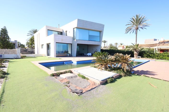 Image No.2-6 Bed Villa for sale
